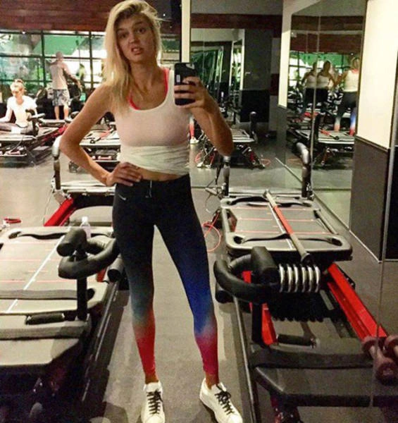 Модель Келлі Рорбах зіграла роль Памели Андерсон у фільмі "Спасателі з Малібу" (24 фото) – фото 2