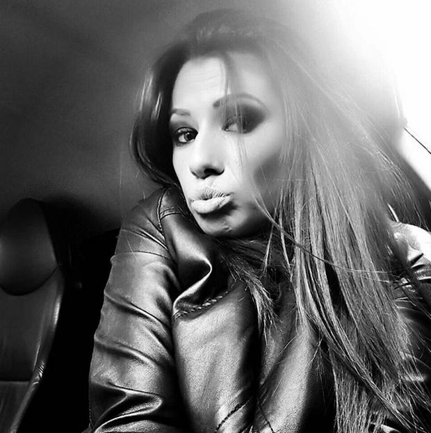 Чарівна румунська телеведуча Роксана Ванча (29 фото) – фото 11