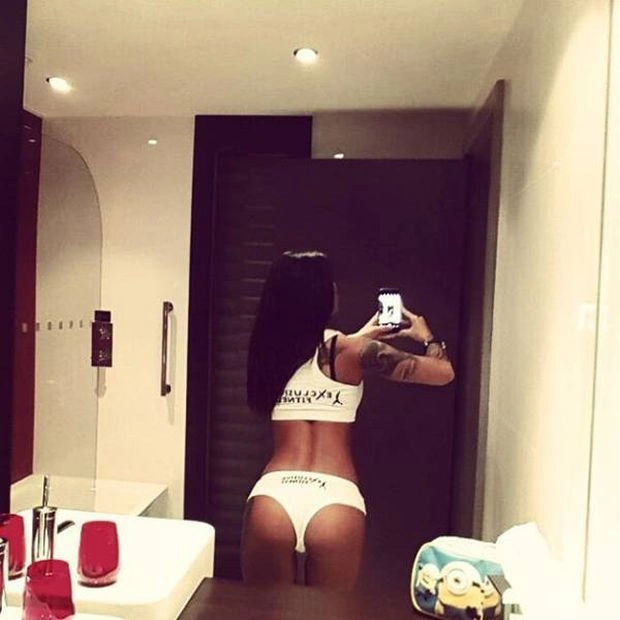 Чарівна румунська телеведуча Роксана Ванча (29 фото) – фото 20