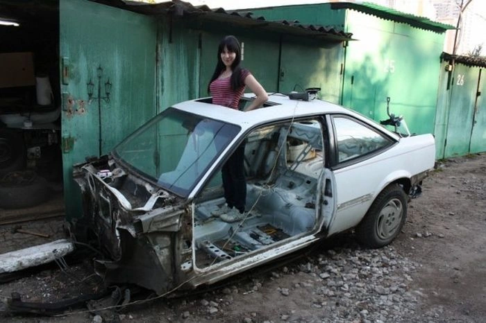 Незвичайний постійний відвідувач гаражного кооперативу (15 фото) – фото 3