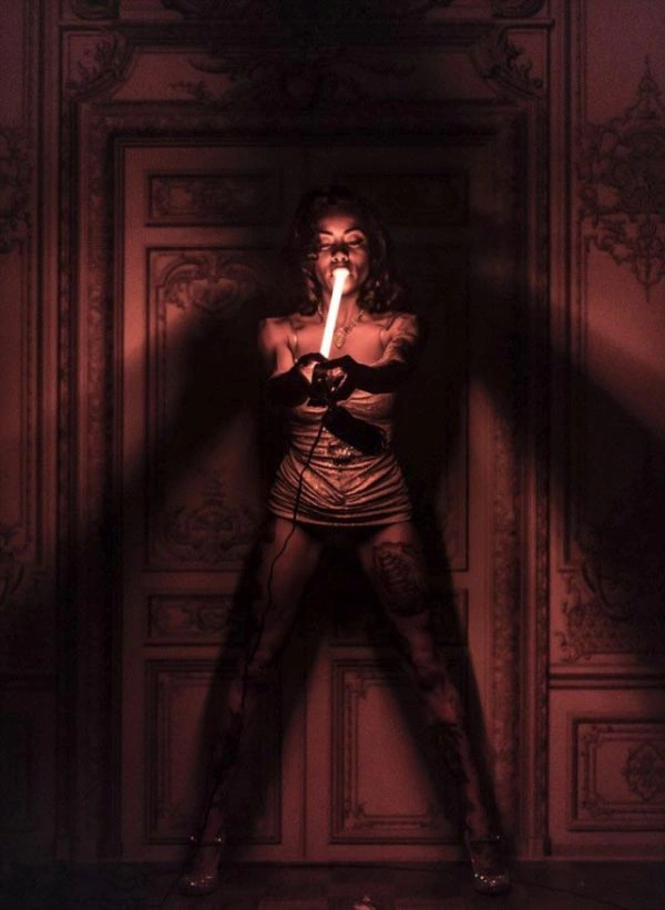 Колишня мормонка стала найнезвичайнішим ковзачем мечів у світі (17 фото) – фото 5