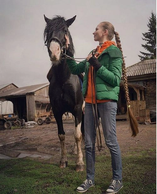 Західні ЗМІ назвали росіянку Дар'ю Губанову "живою Рапунцель" (17 фото + відео) – фото 4