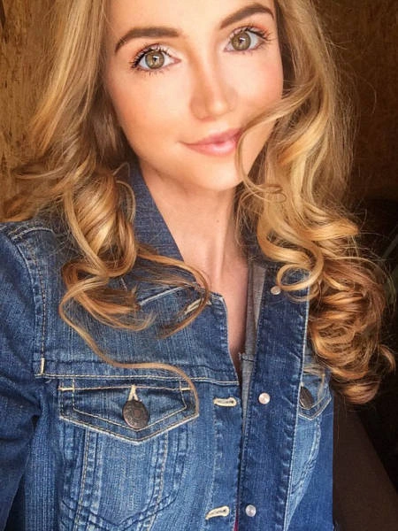 Американка витратила понад 14 000 доларів на костюми діснеївських принцес (16 фото) – фото 1