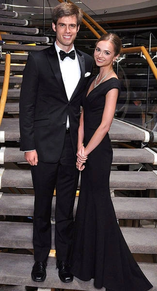 Американка витратила понад 14 000 доларів на костюми діснеївських принцес (16 фото) – фото 2