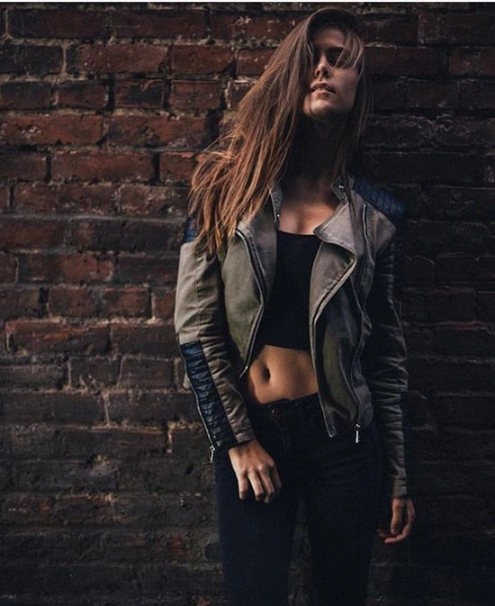 Емберлейт Вест та Крісті Гаррет стануть останніми "дівчатами місяця" журналу Playboy (20 фото) – фото 4