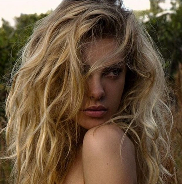 Емберлейт Вест та Крісті Гаррет стануть останніми "дівчатами місяця" журналу Playboy (20 фото) – фото 11