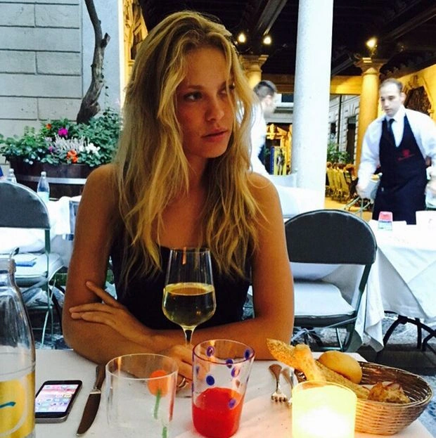 Емберлейт Вест та Крісті Гаррет стануть останніми "дівчатами місяця" журналу Playboy (20 фото) – фото 19