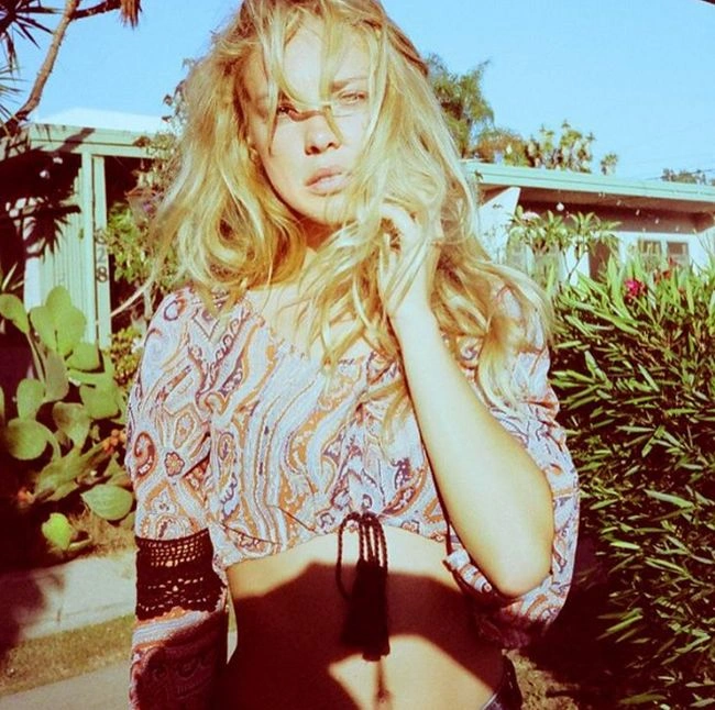 Емберлейт Вест та Крісті Гаррет стануть останніми "дівчатами місяця" журналу Playboy (20 фото) – фото 20