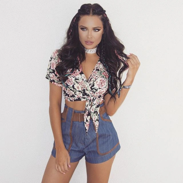 У США набирає популярність модель, схожа на Анджеліну Джолі (15 фото) – фото 8