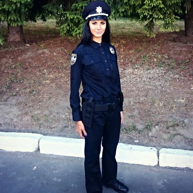 Новою зіркою мережі стала співробітниця патрульної поліції Києва Людмила Мілевич (19 фото) – фото 2