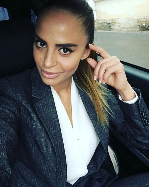 Діджея-госінспектора Елеонору Вербицьку (Елліс Секстон) звільнили через занадто сексуальну поведінку (17 фото) – фото 5