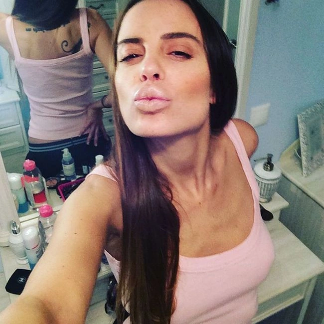 Діджея-госінспектора Елеонору Вербицьку (Елліс Секстон) звільнили через занадто сексуальну поведінку (17 фото) – фото 7