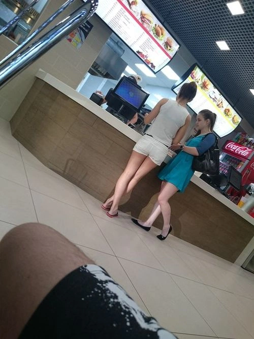 Фото дівчат, які потрапили на сторінки пабліків без їхньої відомості (40 фото) – фото 26