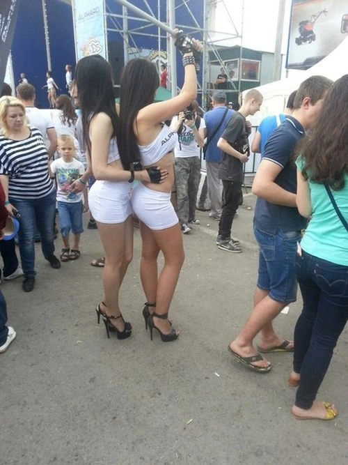 Фото дівчат, які потрапили на сторінки пабліків без їхньої відомості (40 фото) – фото 31