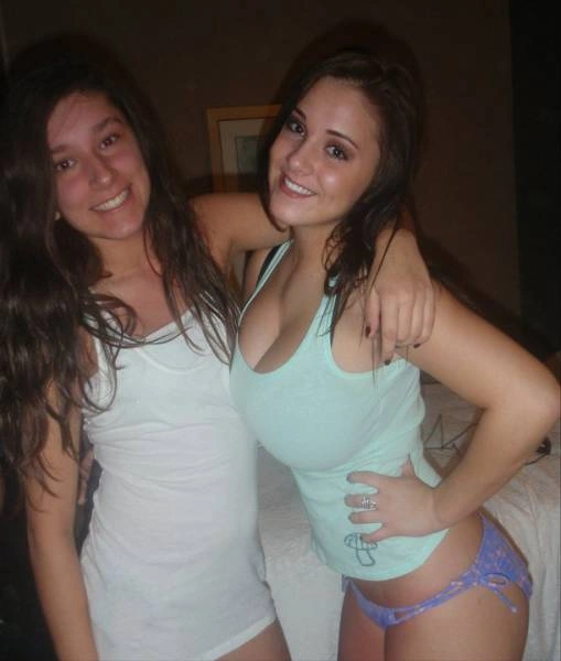 Смішні фото дівчат з великими грудьми та їх подругами (42 фото) – фото 21