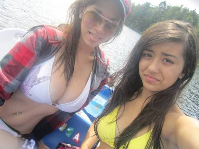 Смішні фото дівчат з великими грудьми та їх подругами (42 фото) – фото 37