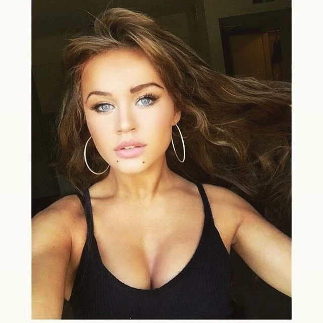 Розі Мак, дублерка Емілії Кларк у еротичних сценах, покинула серіал "Гра престолів" (27 фото) – фото 9