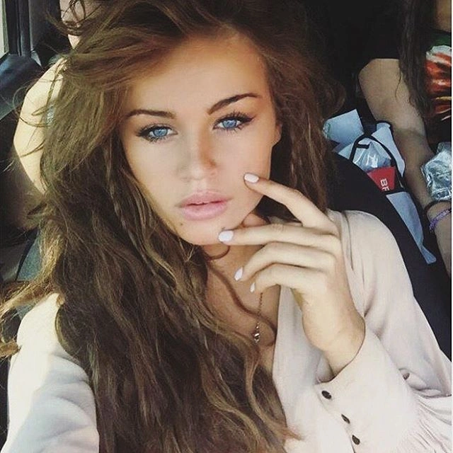 Розі Мак, дублерка Емілії Кларк у еротичних сценах, покинула серіал "Гра престолів" (27 фото) – фото 12