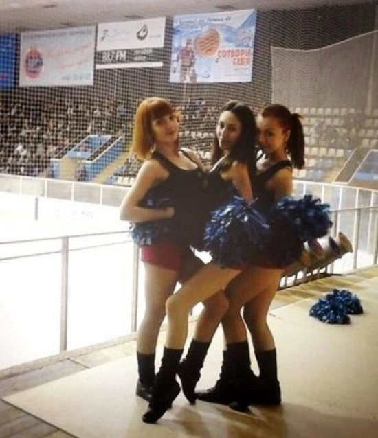 Алтайські чирлідерки влаштували страйк і відмовилися танцювати на матчах хокейного клубу "Алтай" (24 фото) – фото 14