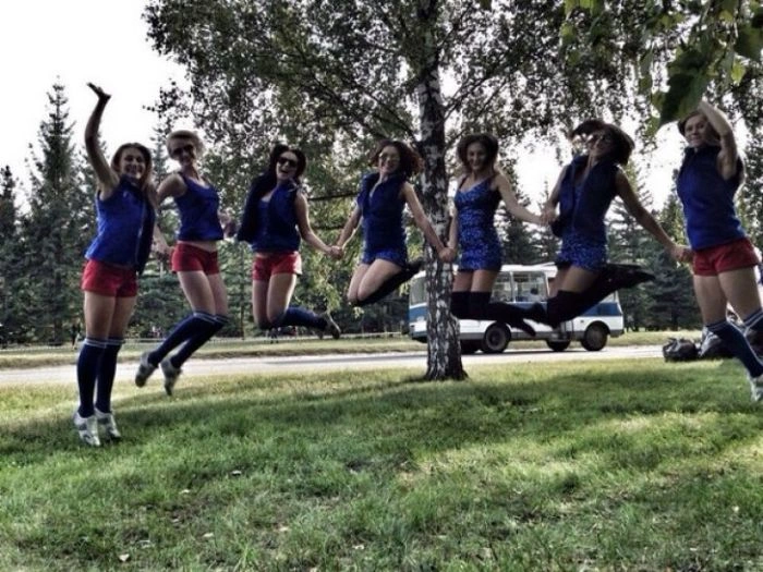 Алтайські чирлідерки влаштували страйк і відмовилися танцювати на матчах хокейного клубу "Алтай" (24 фото) – фото 19