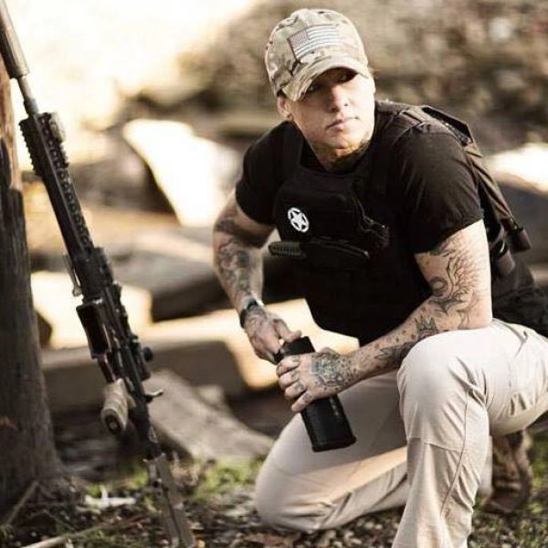 Дівчина-ветеран збройних сил США ловить браконьєрів в Африці (23 фото) – фото 3