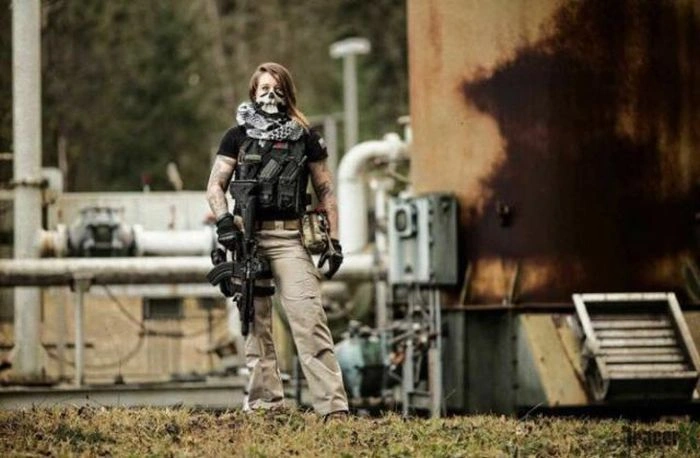 Дівчина-ветеран збройних сил США ловить браконьєрів в Африці (23 фото) – фото 5