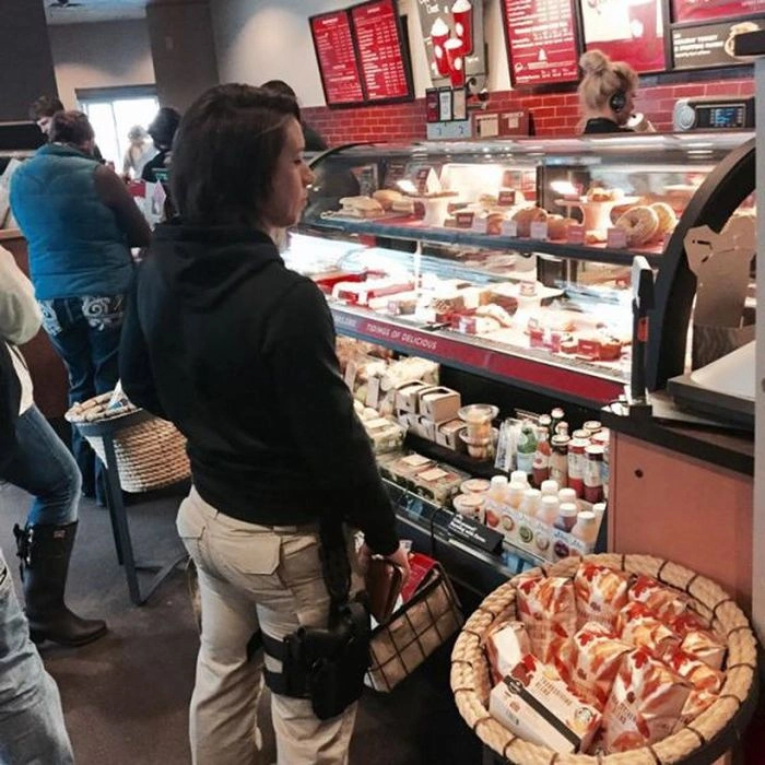 Дівчина-ветеран збройних сил США ловить браконьєрів в Африці (23 фото) – фото 7