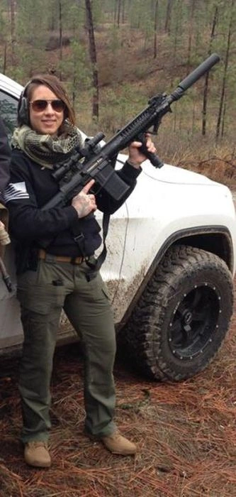 Дівчина-ветеран збройних сил США ловить браконьєрів в Африці (23 фото) – фото 9
