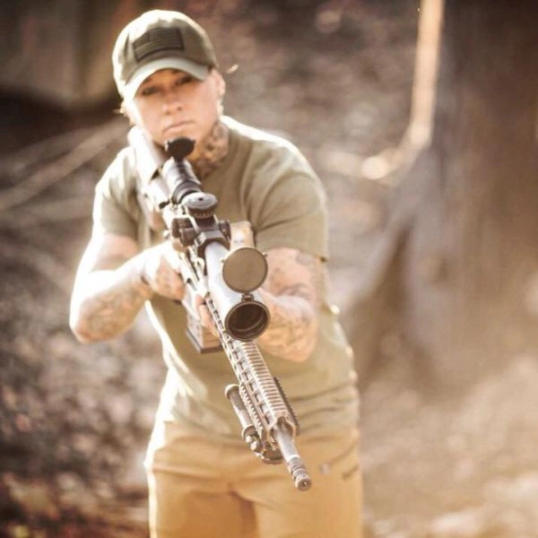 Дівчина-ветеран збройних сил США ловить браконьєрів в Африці (23 фото) – фото 11