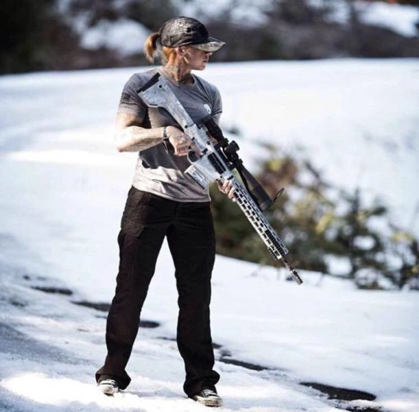 Дівчина-ветеран збройних сил США ловить браконьєрів в Африці (23 фото) – фото 13