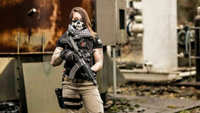 Дівчина-ветеран збройних сил США ловить браконьєрів в Африці (23 фото) – фото 17