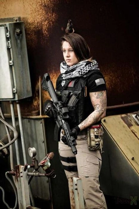 Дівчина-ветеран збройних сил США ловить браконьєрів в Африці (23 фото) – фото 22