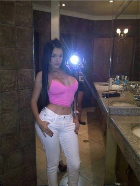 Алейра Авендано з Венесуели не розлучається з корсетом навіть уві сні (24 фото) – фото 3