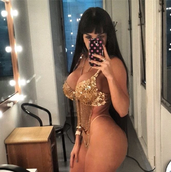 Алейра Авендано з Венесуели не розлучається з корсетом навіть уві сні (24 фото) – фото 4