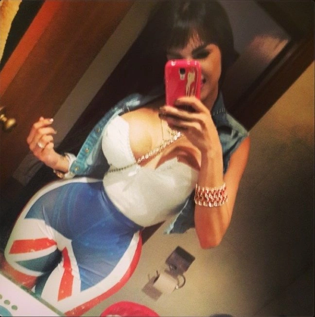 Алейра Авендано з Венесуели не розлучається з корсетом навіть уві сні (24 фото) – фото 5