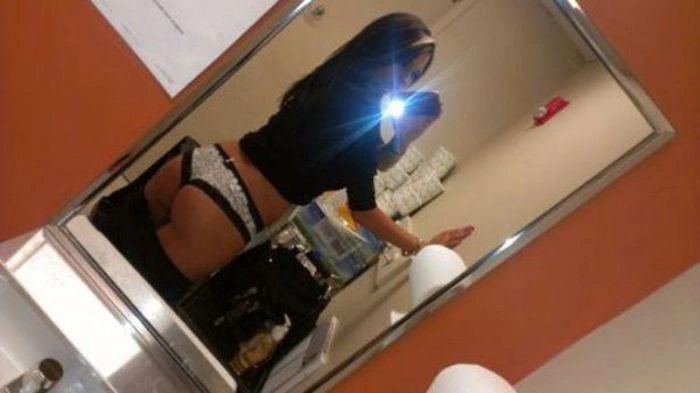 Дівчата, яким було нудно під час робочого часу (47 фото) – фото 6