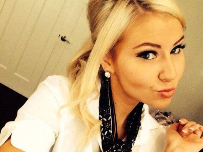 Дівчата, яким було нудно під час робочого часу (47 фото) – фото 15