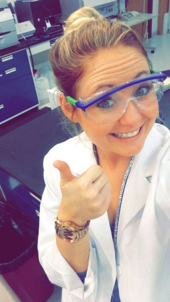 Дівчата, яким було нудно під час робочого часу (47 фото) – фото 30