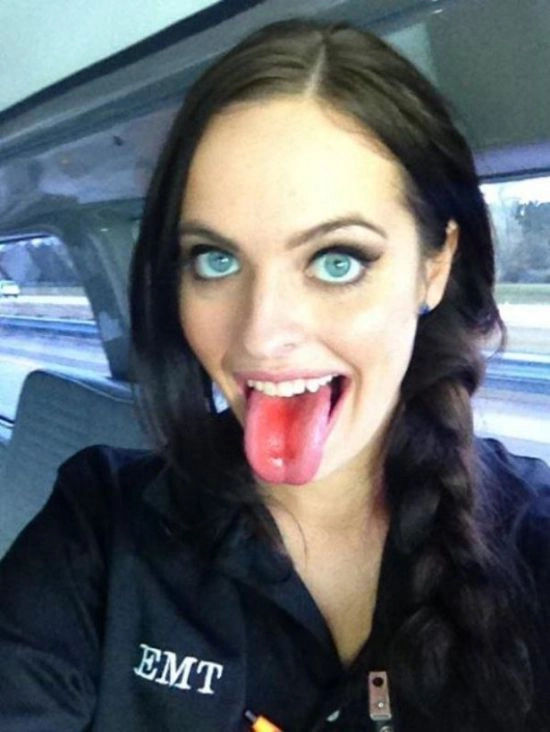 Дівчата, яким було нудно під час робочого часу (47 фото) – фото 37