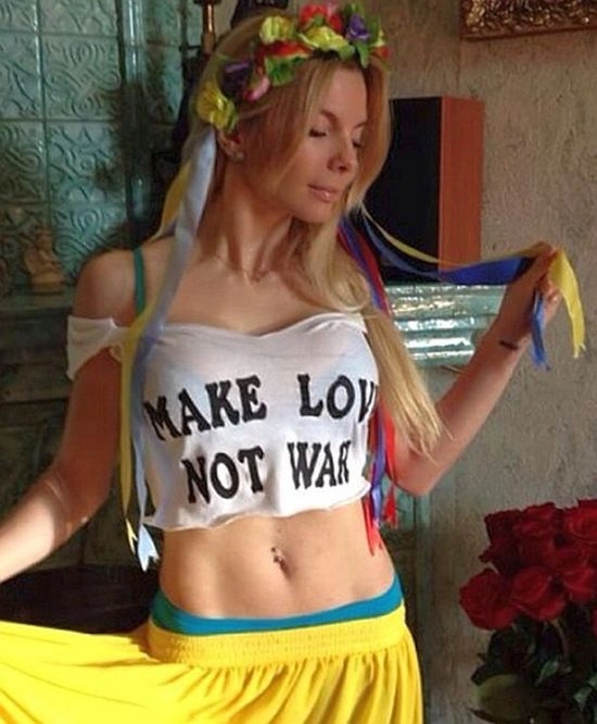 Олена Політуха, дружина голови Дергачівського району Харківської області, публікує в мережі відверті фото (43 фото) – фото 20