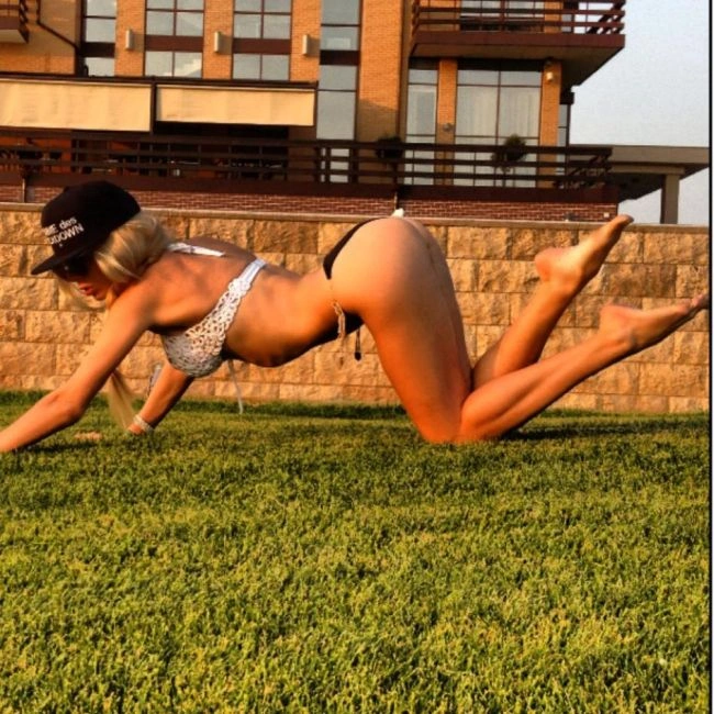 Олена Політуха, дружина голови Дергачівського району Харківської області, публікує в мережі відверті фото (43 фото) – фото 21