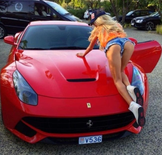 Олена Політуха, дружина голови Дергачівського району Харківської області, публікує в мережі відверті фото (43 фото) – фото 24