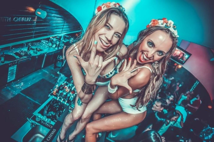 Нічні клуби Астаны. Танцівниці Go-Go (21 фото) – фото 3