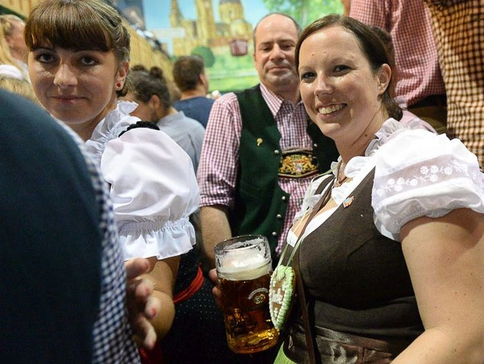 Фотозвіт: дівчата Октоберфесту (71 фото) – фото 11