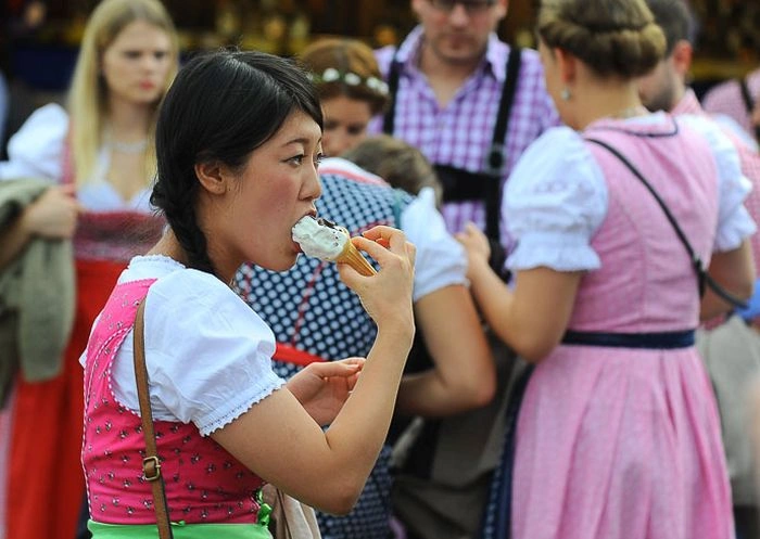 Фотозвіт: дівчата Октоберфесту (71 фото) – фото 12