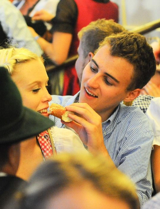 Фотозвіт: дівчата Октоберфесту (71 фото) – фото 13