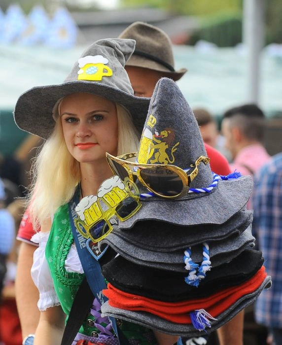 Фотозвіт: дівчата Октоберфесту (71 фото) – фото 16