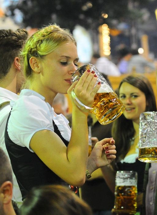 Фотозвіт: дівчата Октоберфесту (71 фото) – фото 24