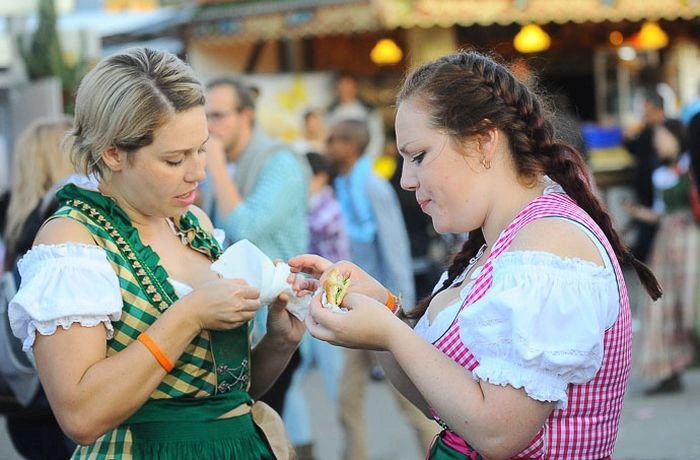 Фотозвіт: дівчата Октоберфесту (71 фото) – фото 32