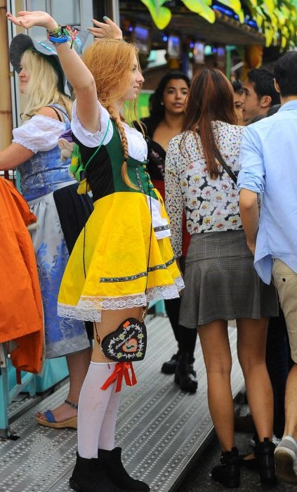 Фотозвіт: дівчата Октоберфесту (71 фото) – фото 35